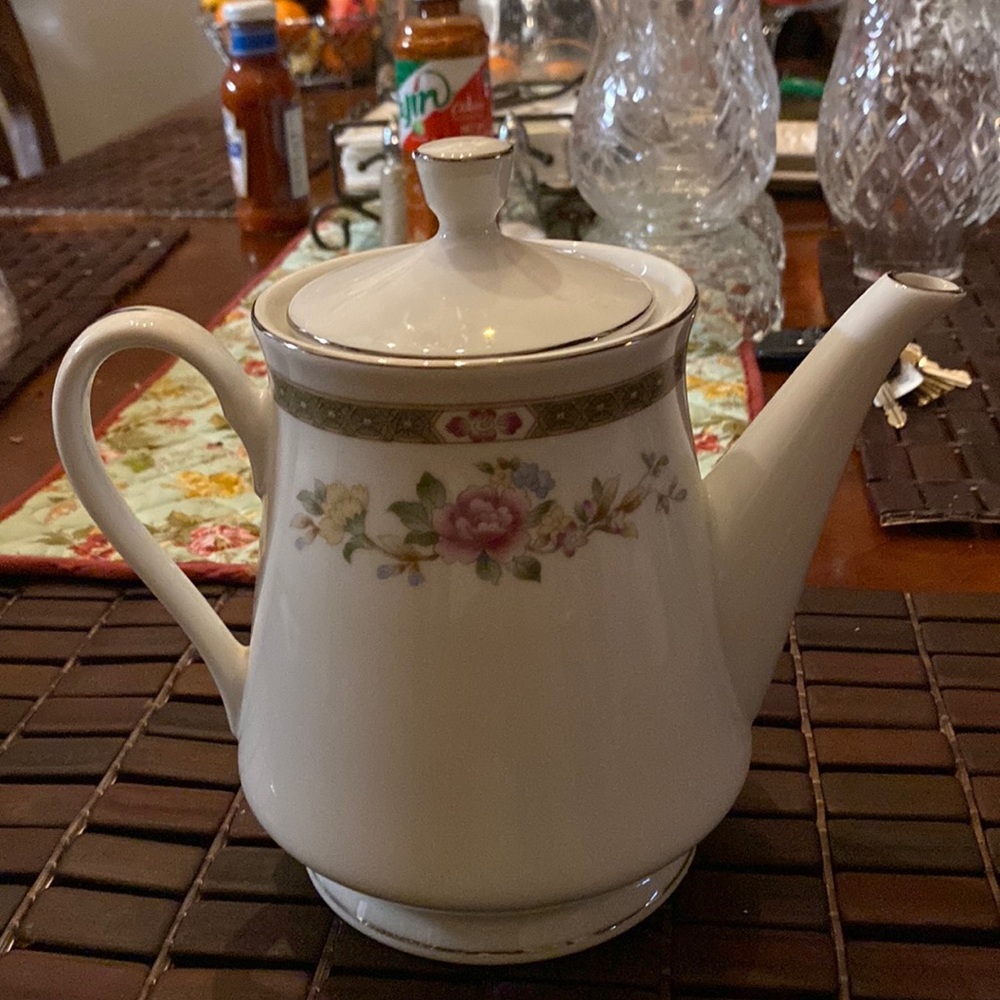 Elegant Floral Porcelain Teapot